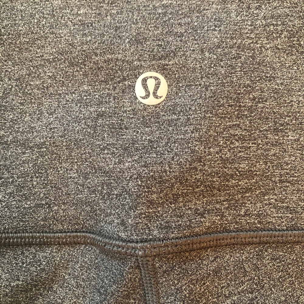 Lululemon crops - Picture 6 of 7